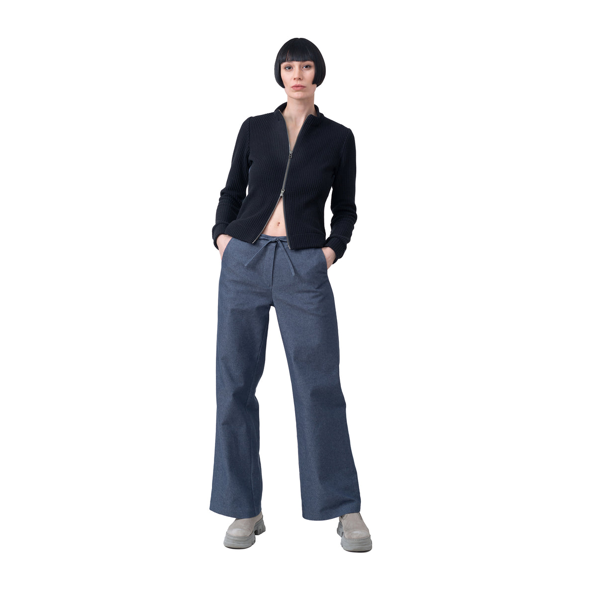 Weite Jeanshose zum Binden