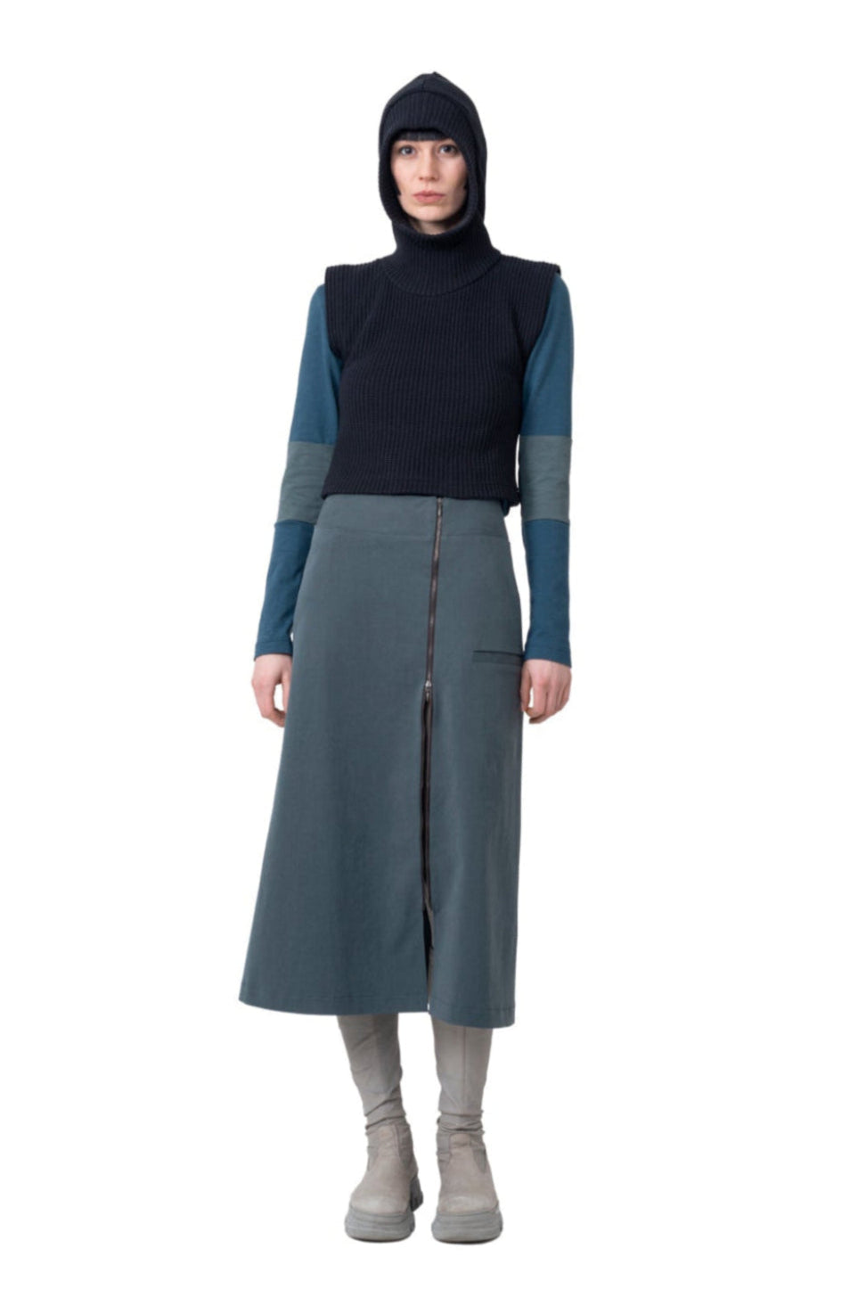 kurzer Strickpullunder mit Kapuze